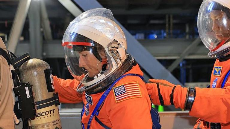 Γυναίκα στην Σελήνη - Φωτογραφία Instagram/@astro_christina