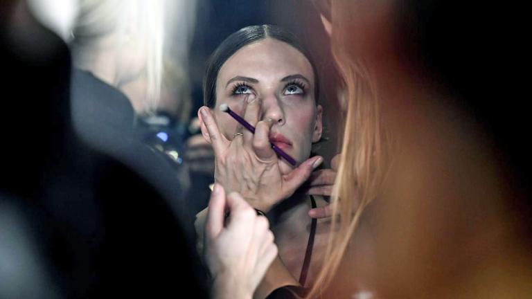 Το μυστικό του μακιγιάζ για μεγαλύτερα μάτια -Η τεχνική που αλλάζει το βλέμμα