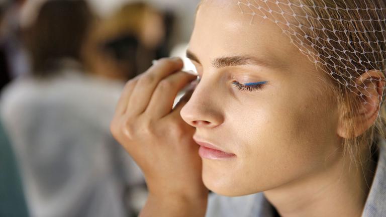 Τα μολύβια ματιών της άνοιξης δεν είναι μαύρα