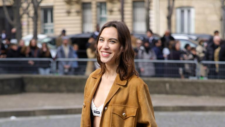 καστορινο τζακετ με μινι φουστα 