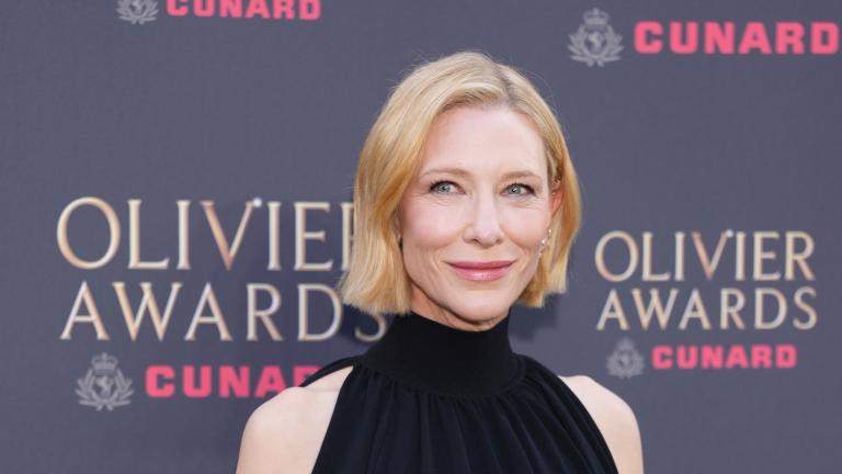 η κέιτ μπλανσετ με μαυρο φορεμα στο κοκκινο χαλι 