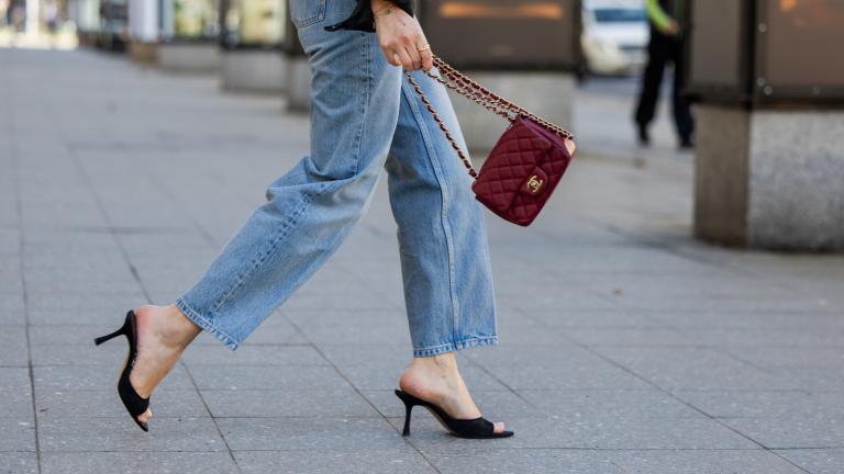 Πώς να συνδυάσετε τα cropped jeans για το γραφείο, το ταξίδι ή το Σαββατοκύριακο