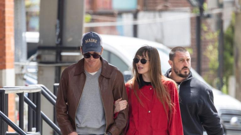 Η Ντακότα Τζόνσον με τον σύντροφό της Role Model