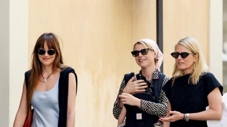 Από αριστερά: Ντακότα Τζόνσον, Τζέσι Μπάκλεϊ