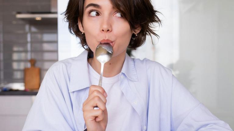 γυναίκα τρώει πρωινό για αδυνάτισμα όπως έδειξε έρευνα