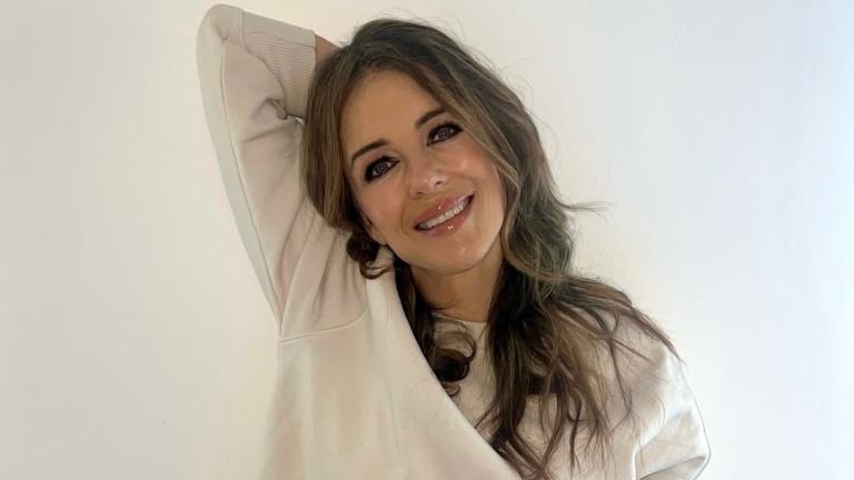 Η Ελίζαμπεθ Χάρλεϊ με μαγιό 