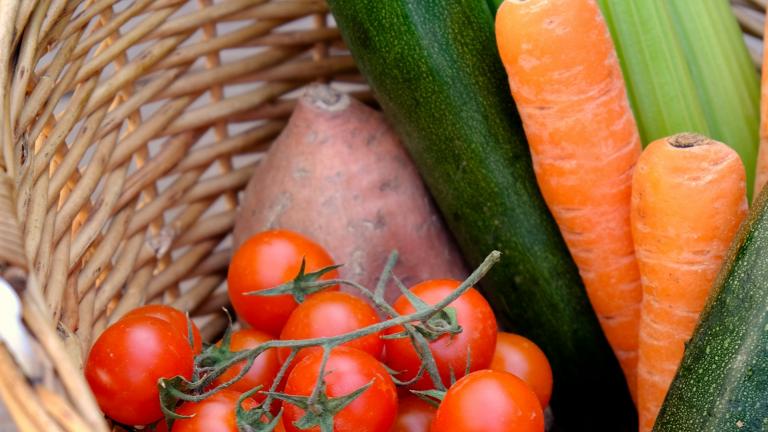  Υιοθετήστε έναν πιο υγιεινό τρόπο ζωής προσθέτοντας φρούτα και λαχανικά στη διατροφή σας.  Φωτογραφία: Unsplash