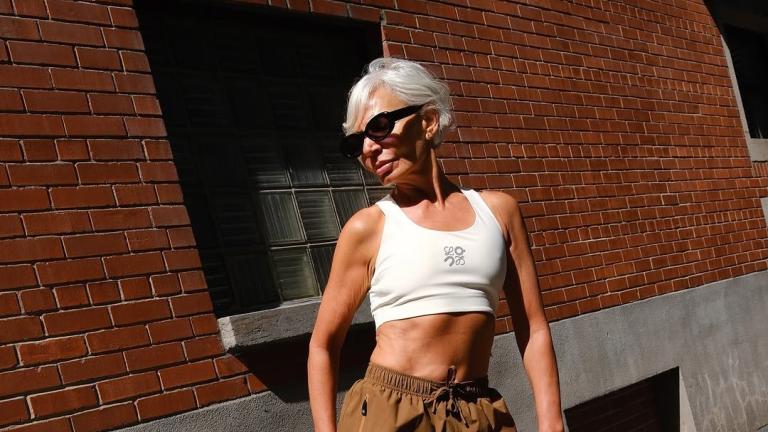 Πέντε όρθιες ασκήσεις για σύσφιξη στην κοιλιά μετά τα 50, πέρα από το Pilates