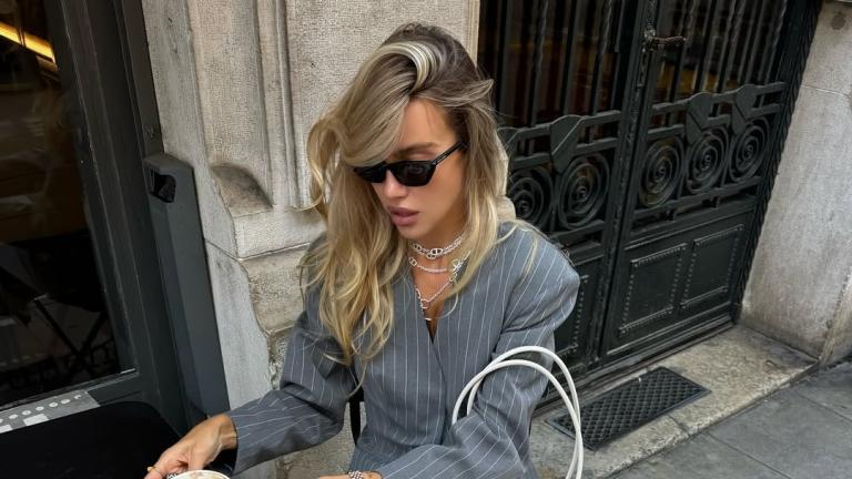 ΚΟΠΕΛΑ ΜΕ ΜΑΥΡΑ ΓΥΑΛΙΑ ΚΑΙ ΠΟΛΛΑ ΚΟΛΙΕ