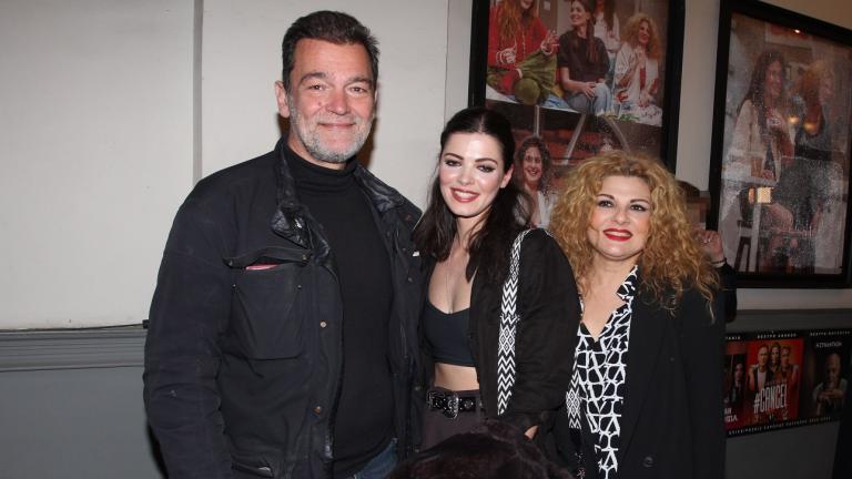 Λαμπερή πρεμιέρα για Τάνια Τρύπη και Τζένη Καζάκου με την παρουσία του Κωνσταντίνου Καζάκου