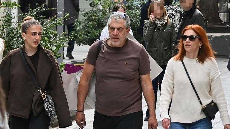 Ο Κούλλης Νικολάου με τη σύζυγό του, Κλαίρη, και την κόρη τους