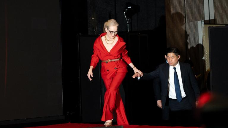 Πώς ντύνεσαι καλά μετά τα 65; Η Μέριλ Στριπ έχει την απάντηση με 3 κανόνες