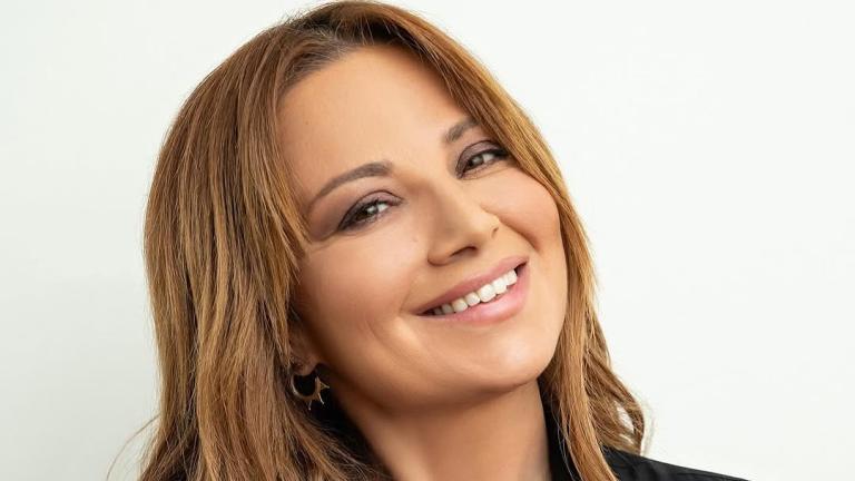 Το μικρό αξεσουάρ που έκανε τη διαφορά -Πώς η Νάνσυ Ζαμπέτογλου απογείωσε το look της