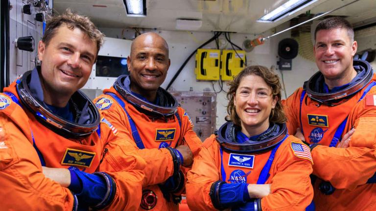 Οι αστροναύτες με πορτοκαλί στολή Prada