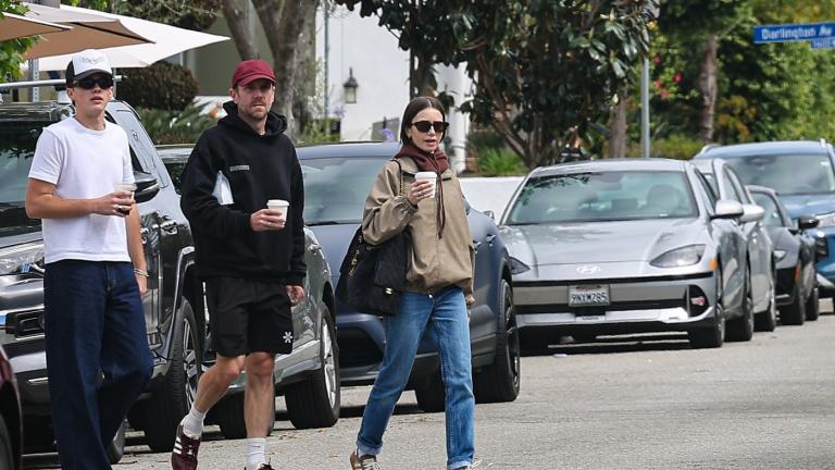 τζακετ με ισιο τζιν και σαμπα αθλητικα