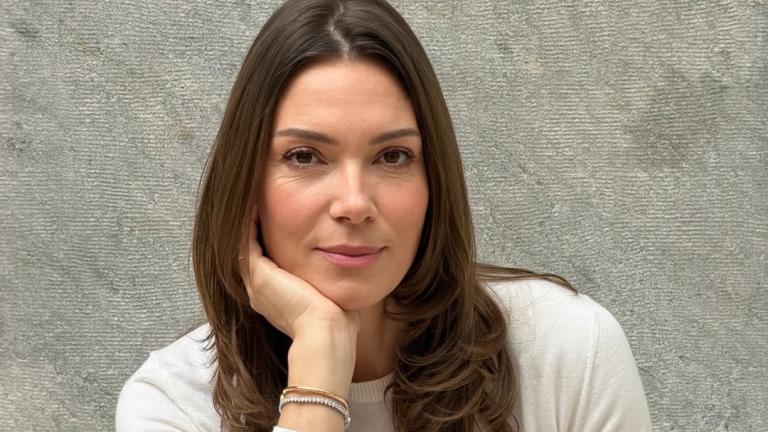 H Βίκυ Καγιά με total white look