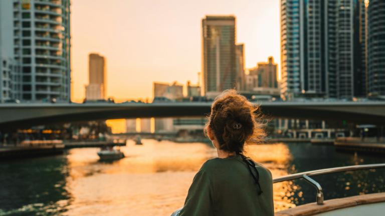 Γυναίκα που ατενίζει 