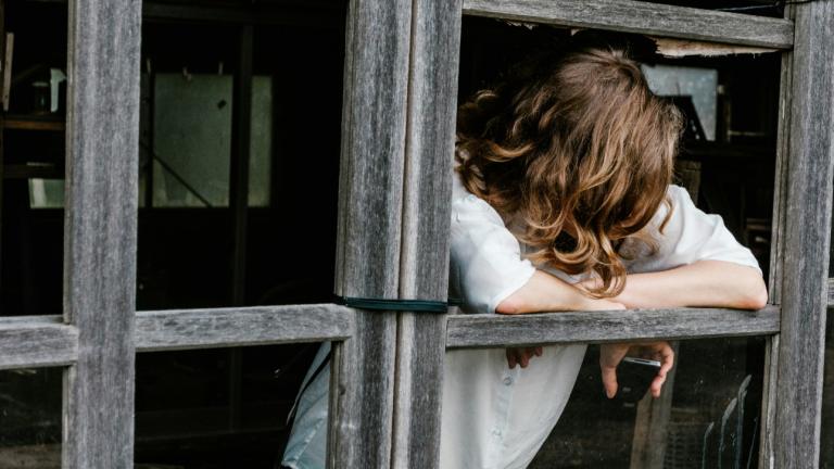 Απεγνωσμένη γυναίκα 