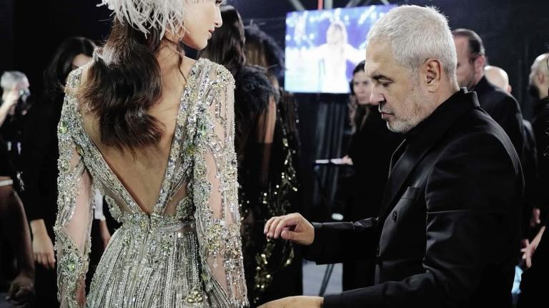 Η Aνθή Φακιδάρη με τον Elie Saab στα παρασκήνια της επίδειξης του. 