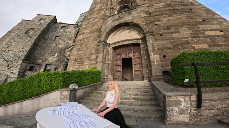 Η Έλενα Ξύδια στην Sacra di San Michele 