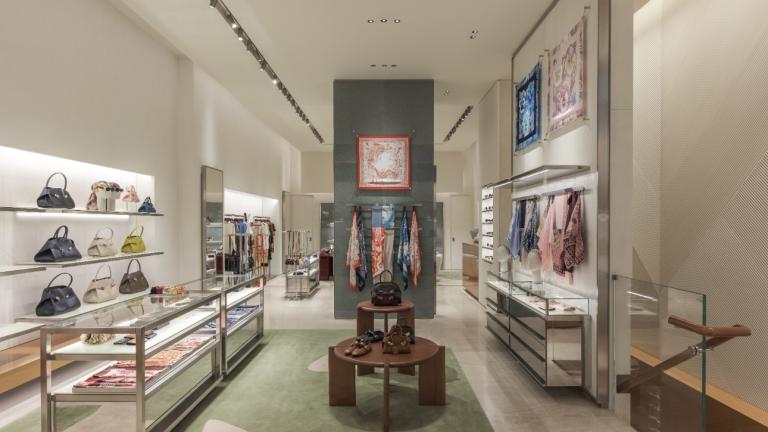 Η Ferragamo με χαρά ανακοινώνει το άνοιγμα της πλήρως ανακαινισμένης boutique γυναικείων και ανδρικών ειδών στην Αθήνα