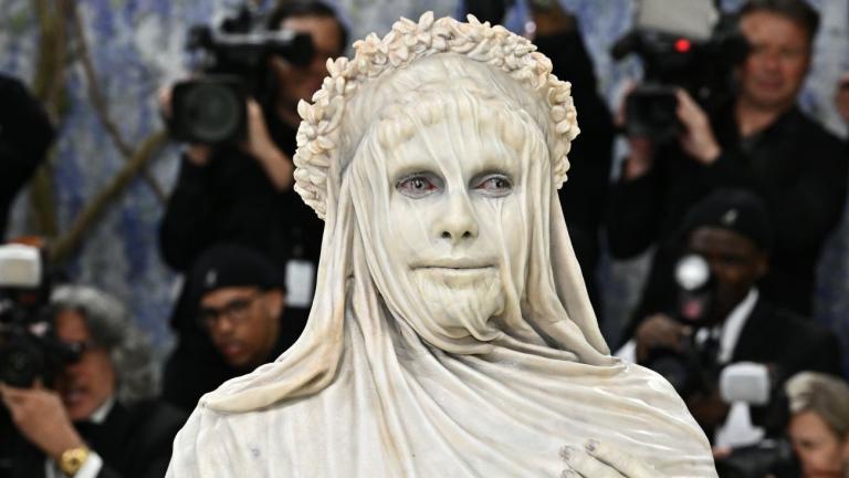 H Χάιντι Κλουμ έμοιαζε με άγαλμα στο Met Gala 2026 