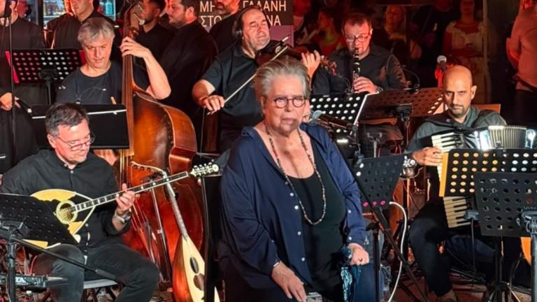 Attica Roots Festival: Μάγεψε το κοινό η Δήμητρα Γαλάνη στο Σούνιο 
