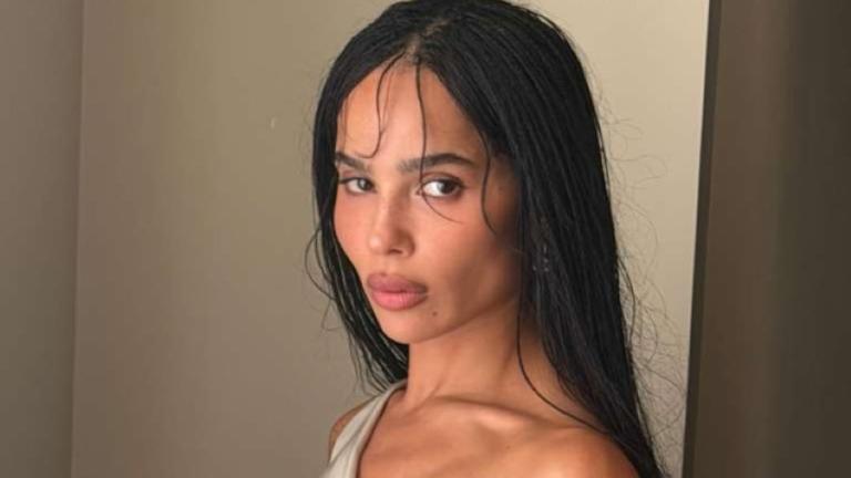 Η Zoe Kravitz με κόσμημα που ξεχωρίζει
