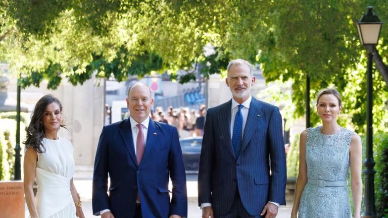 Βασίλισσα Λετίθια, πρίγκιπας Αλβέρτος, βασιλιάς Φελίπε, πριγκίπισσα Σαρλίν μαζί στην Ισπανία