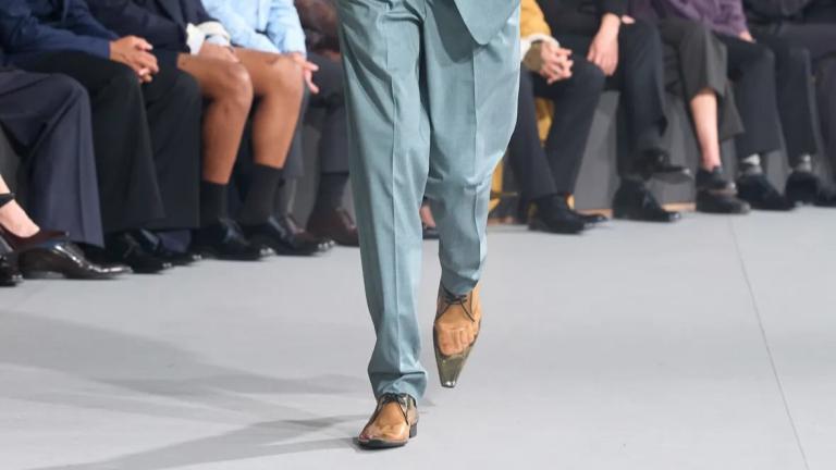 Γιατί όλοι μιλούν για αυτά τα παπούτσια του Saint Laurent;