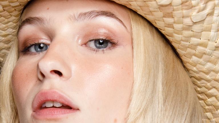 Τα beauty must-haves του καλοκαιριού για λάμψη από το πρωί ως το βράδυ