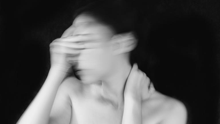 Γιατί πανικοβαλλόμαστε όταν κάποιος δεν απαντά στο μήνυμά μας -Τι λέει ψυχολόγος