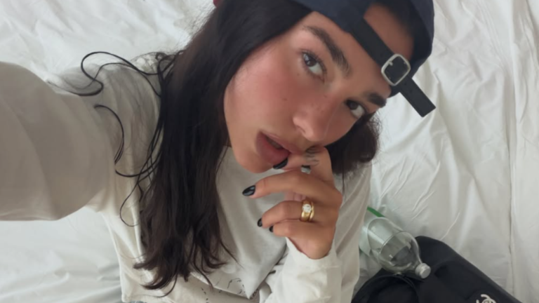 Το μανικιούρ της Dua Lipa