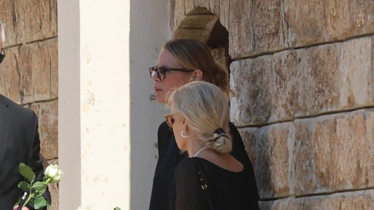 Η Έλενα Κατραβά στην κηδεία του Λορέντζο Καριέρε