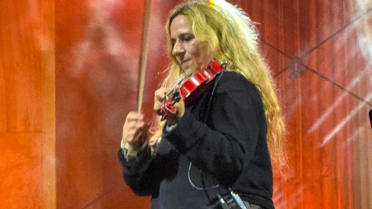 Μια βραδιά γεμάτη συγκίνηση με την Ευανθία Ρεμπούτσικα στο Attica Roots Festival