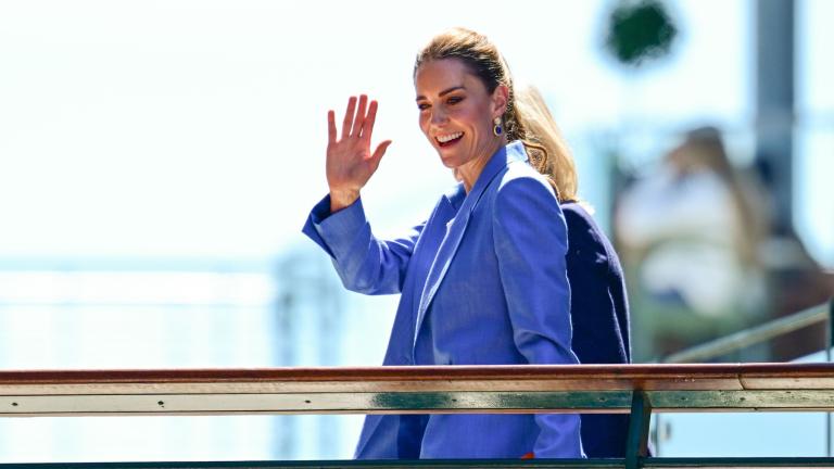 Η Κέιτ Μίντλετον παρέδωσε μαθήματα καλοκαιρινού στιλ στο Wimbledon με λινό σύνολο και ένα σπάνιο χτένισμα
