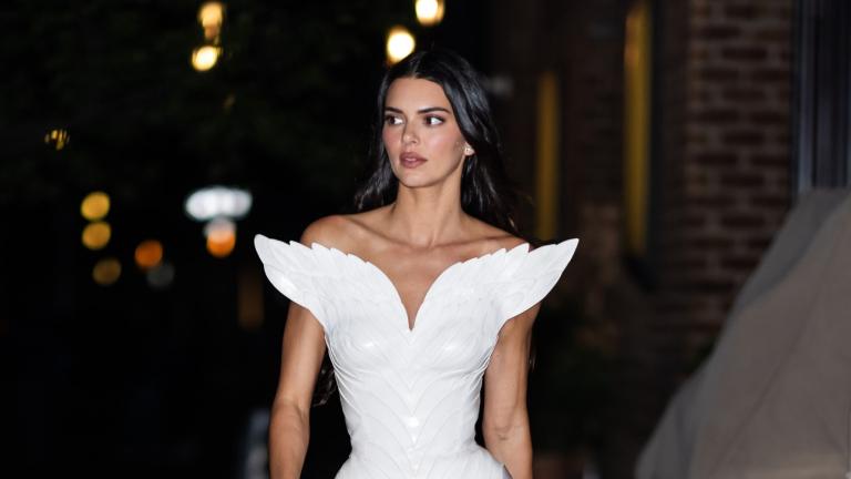 Η Kendall Jenner με Givenchy by Alexander McQueen του 1997 στο Met Gala after party το 2024