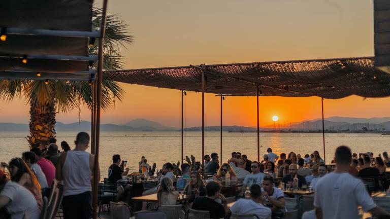 Ξενύχτι στην καλοκαιρινή Αθήνα: 5 μαγαζιά για να διασκεδάσετε ως αργά