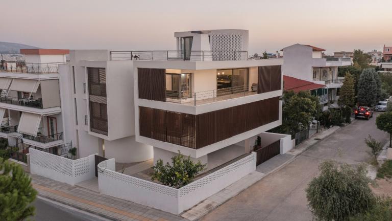 Bicubic Residence: Ένα σπίτι στο Καματερό φτιαγμένο από δύο τεράστιους λευκούς κύβους -Μοιάζει σαν να αιωρείται