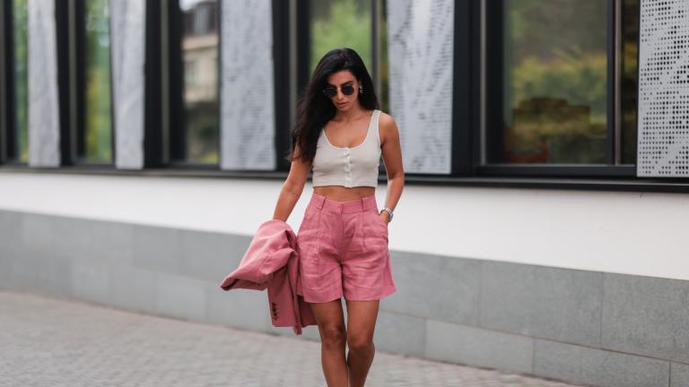 Το dress code του καύσωνα: Τι φοράμε όταν η θερμοκρασία χτυπά κόκκινο