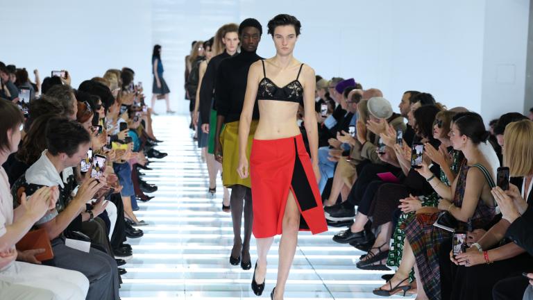 Η Prada έδειξε 63 φούστες, αλλά κράτησε την καλύτερη για το τέλος -Αυτή θα φοράμε την επόμενη σεζόν