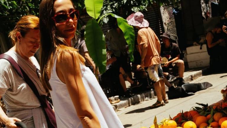 Η Louise Govilas στη λαϊκή αγορά της Καλλιδρομίου/ Φωτογραφία: Douglas Martin Eveleigh/ Mango