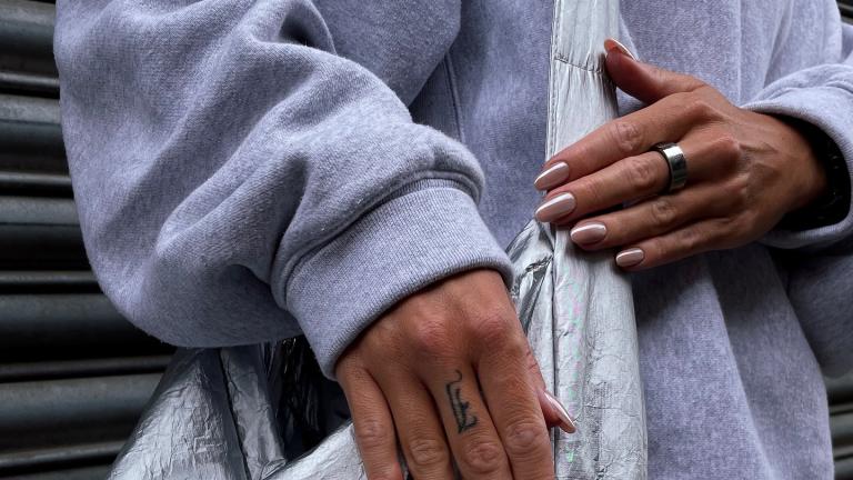Τάση μανικιούρ για το φθινόπωρο - Φωτογραφία Instagram/@Courtney