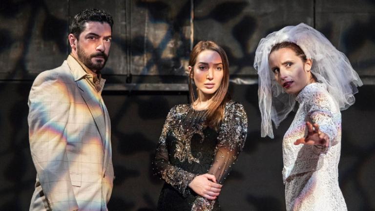 Kεκλεισμένων των θυρών στο ΠK  | 0 bovary.gr