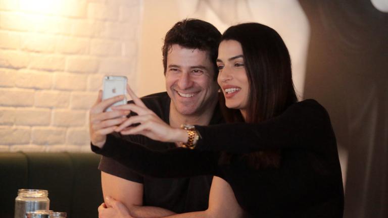 H πράξη αγάπης του Αλέξη Γεωργούλη - Γνωστοί ηθοποιοι έγιναν σερβιτόροι [εικόνες] | 0 bovary.gr