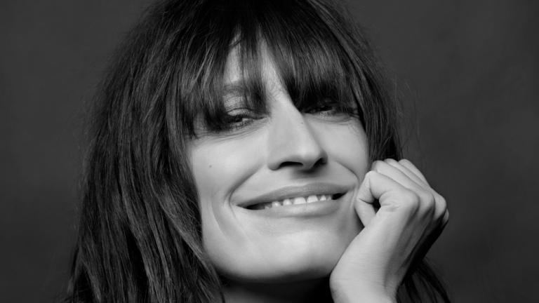 Η Caroline de Maigret στο ασπρόμαυρο φιλμ της τσάντας CHANEL's GABRIELLE | 0 bovary.gr