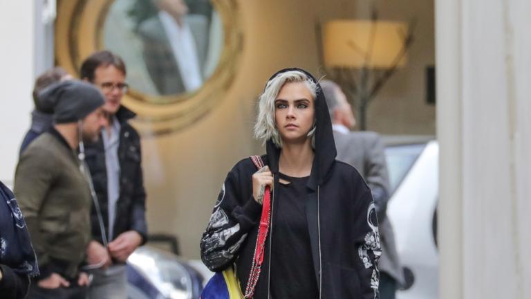 Η Κάρα Ντελεβίν με την εντυπωσιακή CHANEL's GABRIELLE -Δεν την αποχωρίζεται | 0 bovary.gr