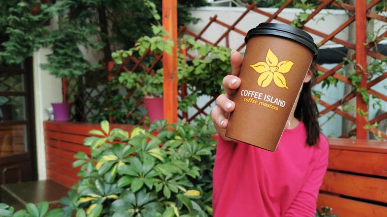 Coffee Island: Πώς δύο αδέρφια από την Πάτρα δημιούργησαν την ελληνική αυτοκρατορία του καφέ | 0 bovary.gr