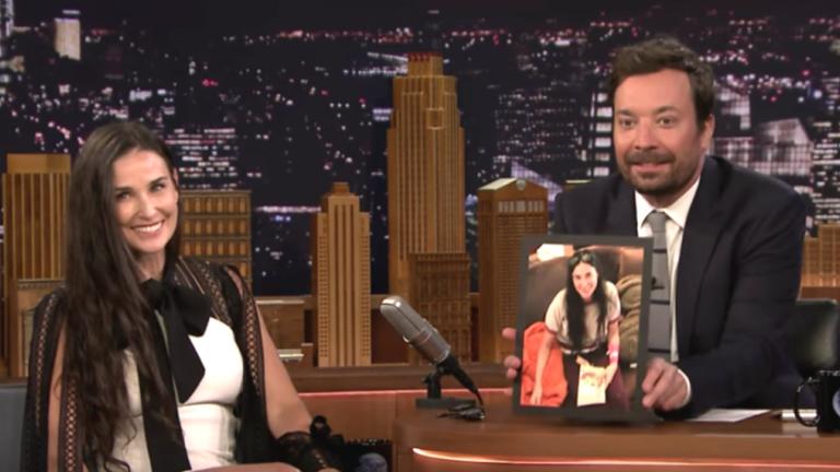 Η Ντέμι Μουρ τολμά να δείξει ότι της έπεσαν τα δύο μπροστινά δόντια | 0 bovary.gr