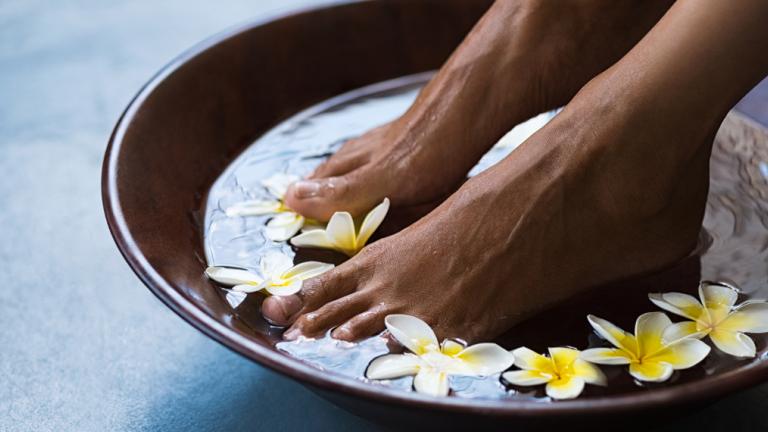 Οι λόγοι που πρήζονται τα πόδια σας, Φωτογραφία: Shutterstock/By Rido